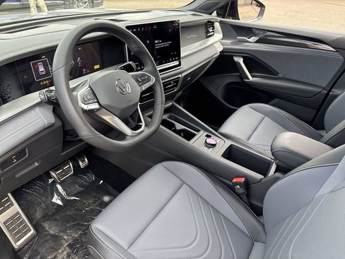 New 2026 Volkswagen Tiguan SE R-Line FWD image 14