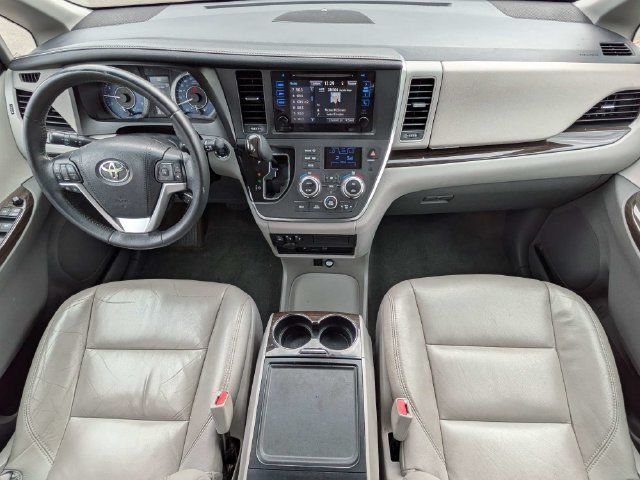 Used 2017 Toyota Sienna XLE Premium FWD image 18