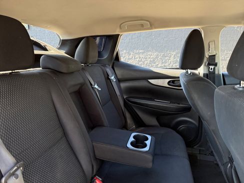 Used 2019 Nissan Rogue Sport S image 18