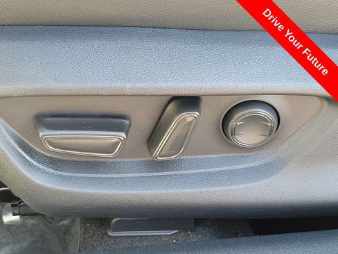 Used 2025 Toyota Camry SE w/ Convenience Package FWD image 17