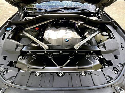 Used 2025 BMW X5 xDrive40i w/ M Sport Package image 27