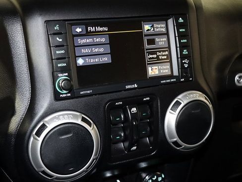 Used 2017 Jeep Wrangler Unlimited Sahara w/ Connectivity Group image 19