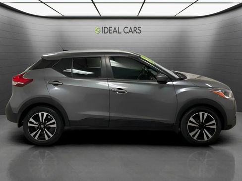 Used 2019 Nissan Kicks SV FWD image 4