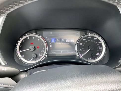 Used 2023 Toyota Highlander XLE AWD/4WD image 14