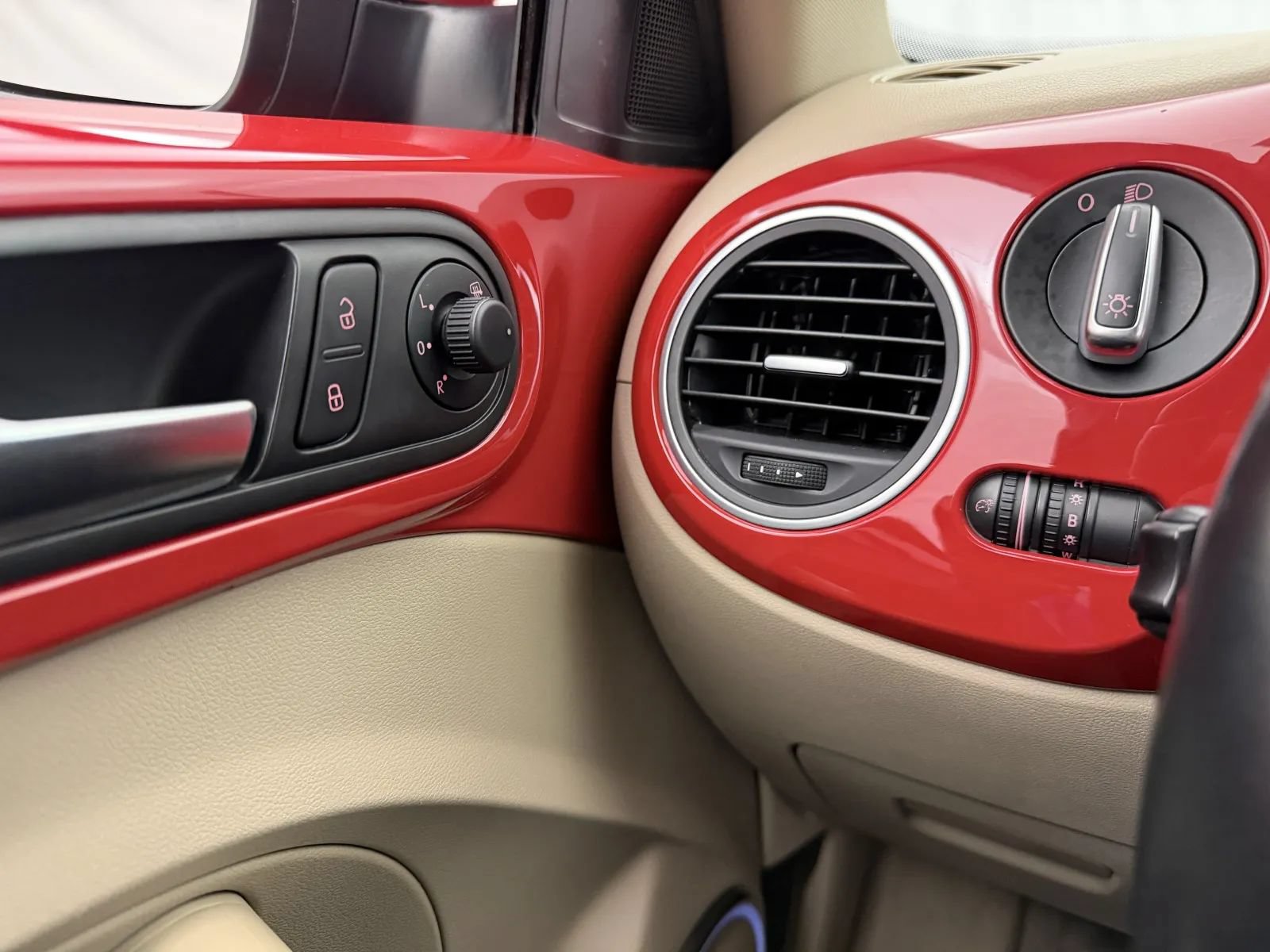 Used 2014 Volkswagen Beetle 2.5 FWD image 10