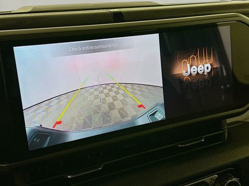 Certified 2025 Jeep Gladiator Overland AWD/4WD image 22