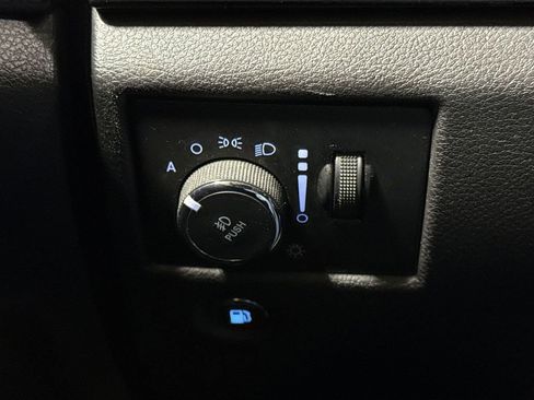 Used 2018 Jeep Grand Cherokee Laredo AWD/4WD image 18