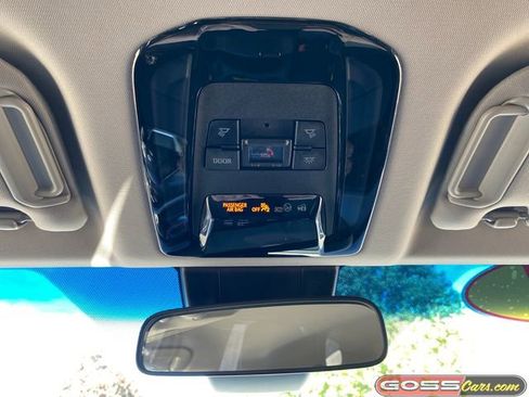 Used 2022 Toyota Venza LE image 13