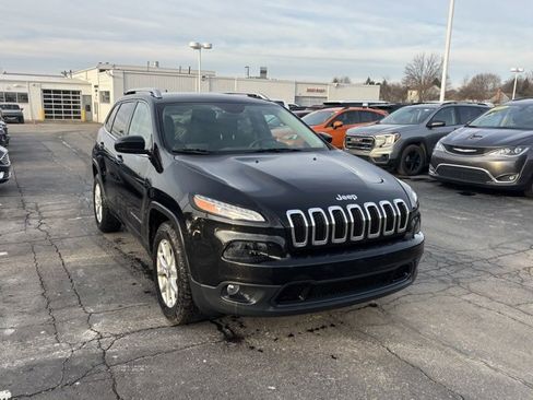Used 2016 Jeep Cherokee Latitude w/ Cold Weather Group image 3