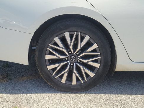 Used 2025 Nissan Altima 2.5 SV FWD image 5
