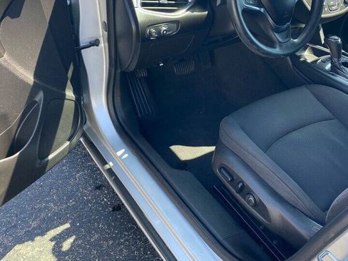Used 2018 Chevrolet Malibu LT FWD image 5
