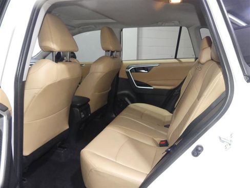 Used 2019 Toyota RAV4 XLE Premium image 27