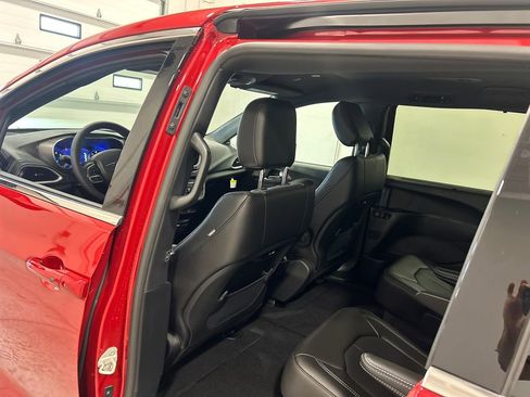 New 2026 Chrysler Pacifica Select image 29
