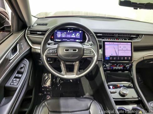 Used 2022 Jeep Grand Cherokee L Limited w/ Luxury Tech Group II AWD/4WD image 3