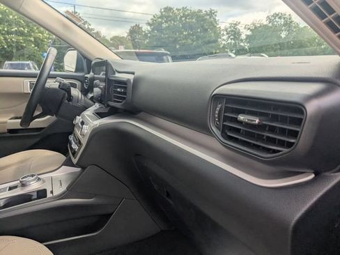 Used 2023 Ford Explorer XLT RWD image 35