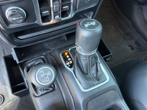 Used 2024 Jeep Wrangler Unlimited Sahara image 24