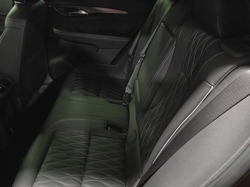 Used 2021 Buick Envision Avenir w/ Technology Package II image 13