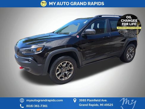 Used 2020 Jeep Cherokee Trailhawk w/ Cold Weather Group AWD/4WD image 3