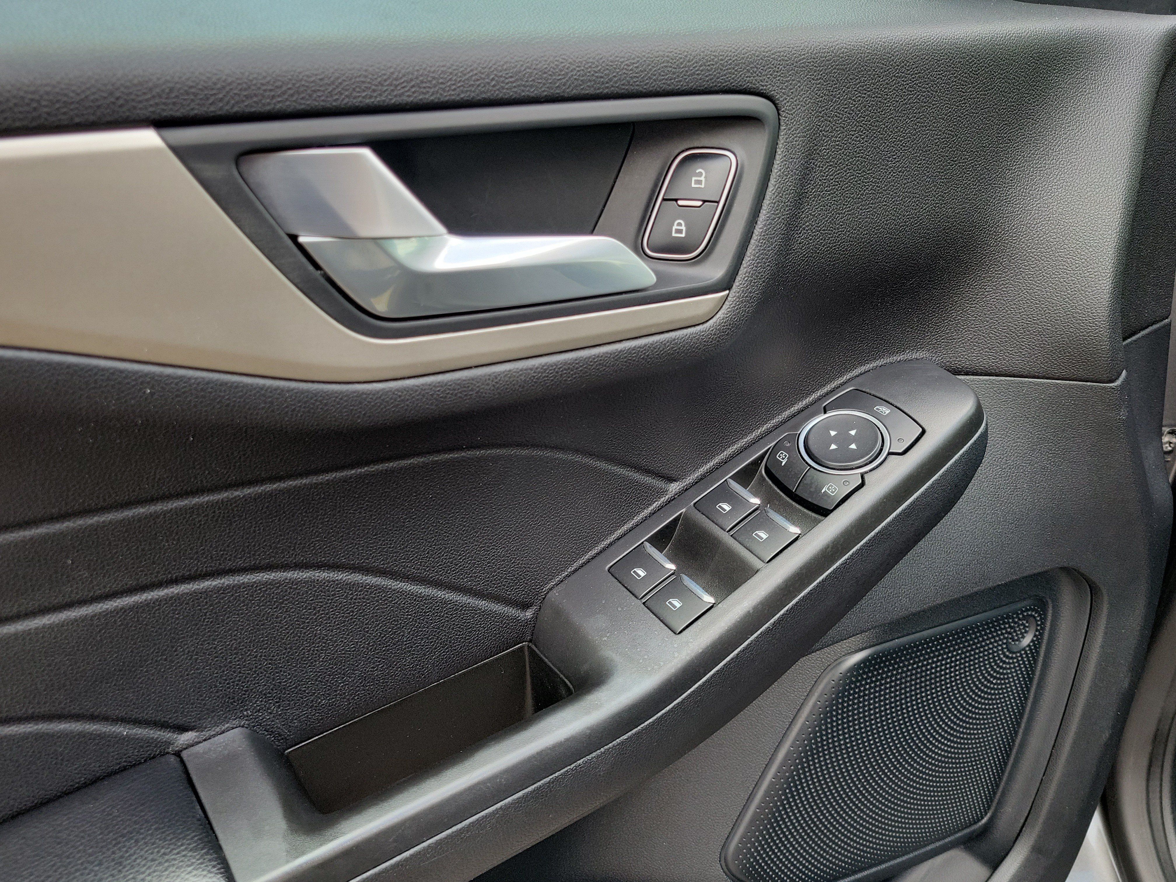 Certified 2021 Ford Escape SE w/ SE Sport Appearance Package FWD image 20