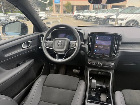 Certified 2023 Volvo XC40 Recharge Plus image 19