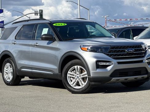 Used 2023 Ford Explorer XLT w/ Equipment Group 202A image 2