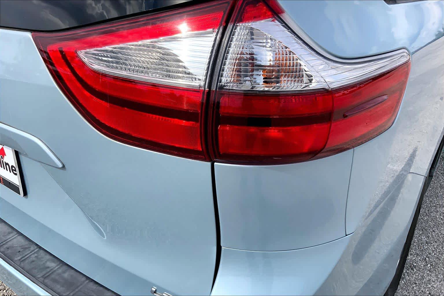 Used 2015 Toyota Sienna LE FWD image 29