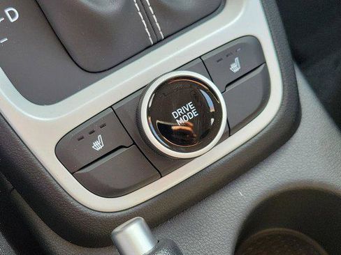 New 2025 Hyundai Venue Limited image 19