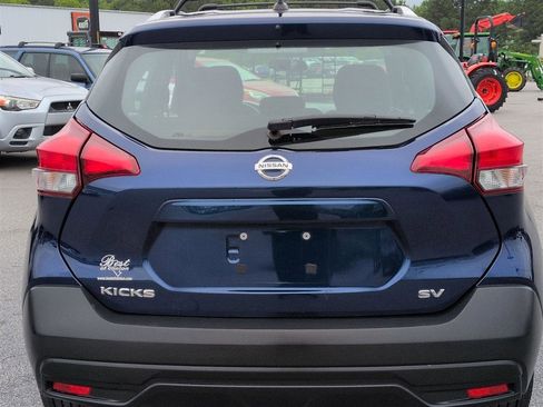 Used 2019 Nissan Kicks SV FWD image 4
