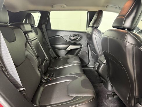 Used 2018 Jeep Cherokee Latitude Plus w/ Cold Weather Group image 13