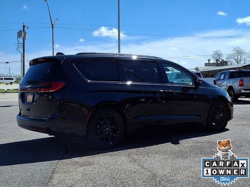 Used 2026 Chrysler Pacifica Limited w/ Uconnect Theater Family Group FWD image 21