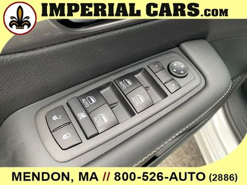 New 2026 Chrysler Pacifica Select image 18