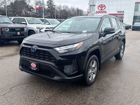 Used 2024 Toyota RAV4 XLE w/ Convenience Package image 3