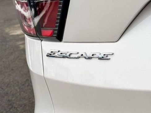 Certified 2017 Ford Escape Titanium image 18