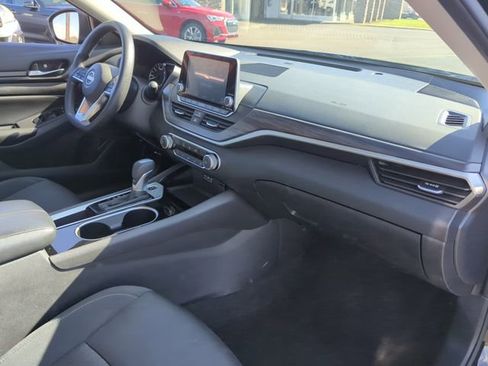 Used 2024 Nissan Altima 2.5 SV image 32