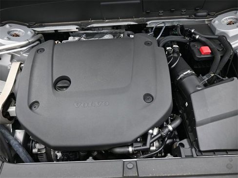 Used 2023 Volvo XC90 B6 Plus image 36