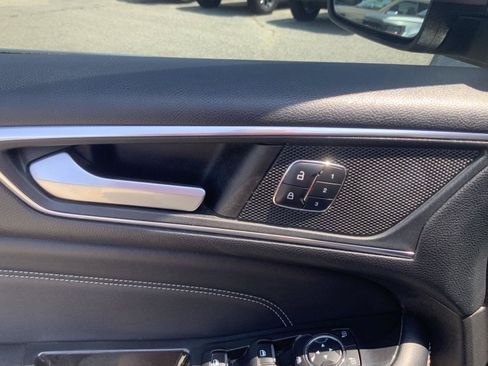 Used 2017 Ford Edge Titanium w/ Equipment Group 301A AWD/4WD image 23