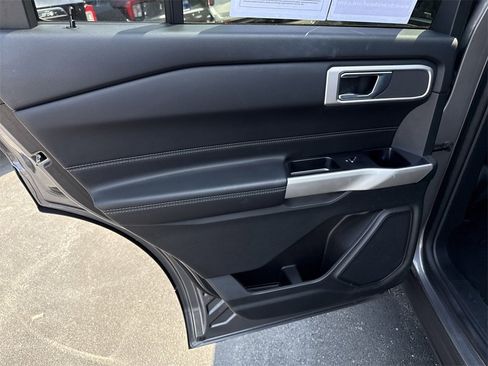 Used 2022 Ford Explorer XLT image 36
