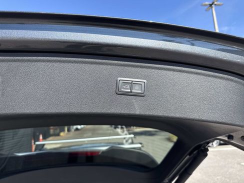 Used 2021 Audi Q5 e Premium Plus w/ Premium Plus Package image 13