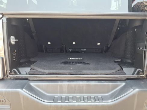 Used 2016 Jeep Wrangler Unlimited Rubicon AWD/4WD image 14
