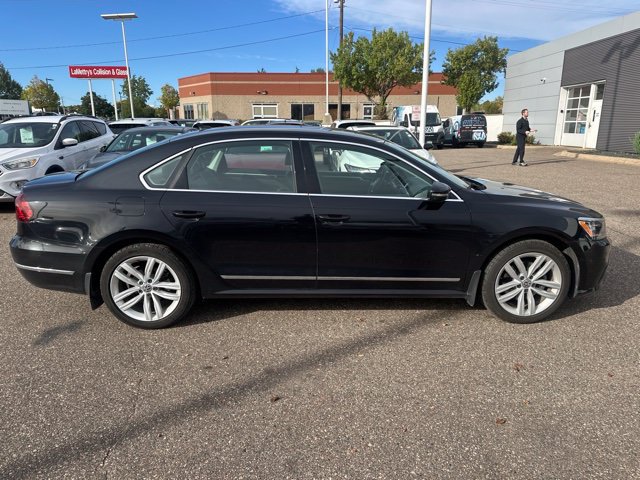 Used 2018 Volkswagen Passat 2.0T SEL Premium FWD image 2
