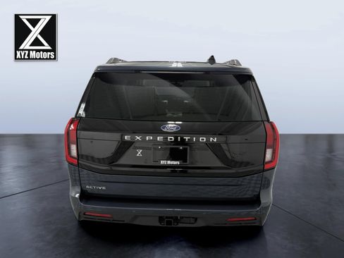 Used 2025 Ford Expedition Active AWD/4WD image 5