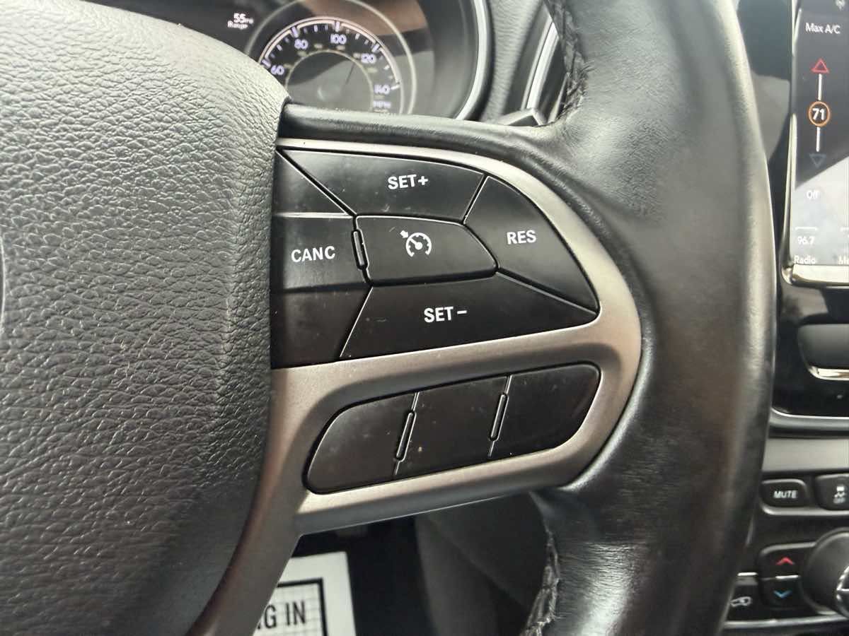 Used 2019 Jeep Cherokee Limited w/ Trailer Tow Group AWD/4WD image 32