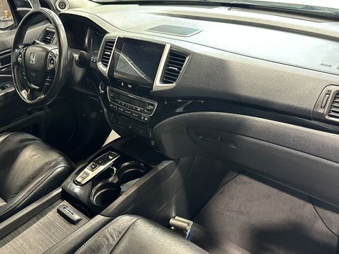 Used 2018 Honda Pilot Touring image 37