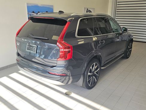 Certified 2022 Volvo XC90 T6 Momentum w/ Climate Package image 5