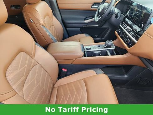 Certified 2025 Nissan Pathfinder Platinum image 14