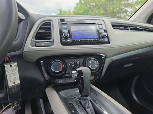 Certified 2022 Honda HR-V LX image 19