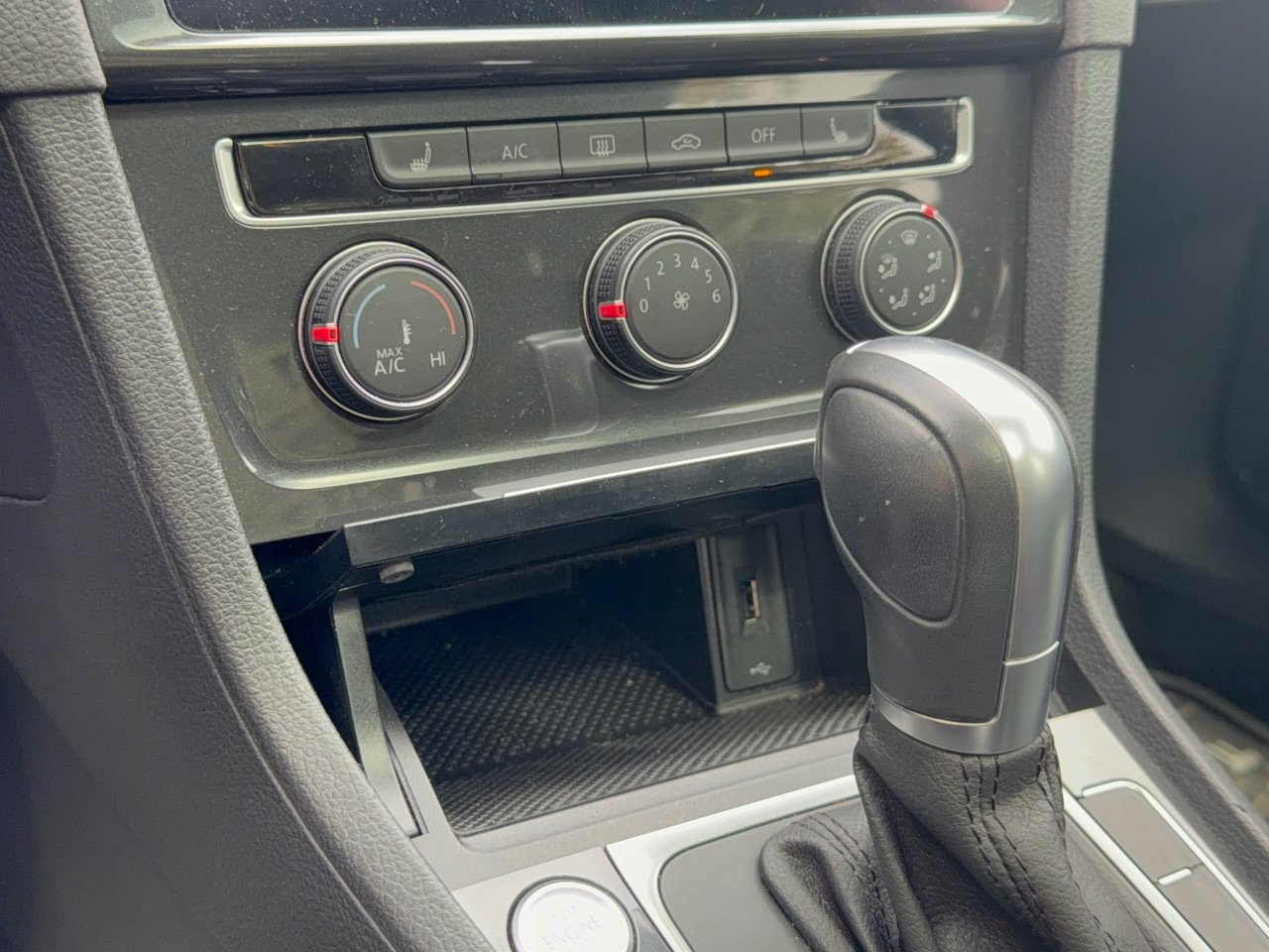 Used 2019 Volkswagen Golf SE w/ Driver Assistance Package FWD image 22