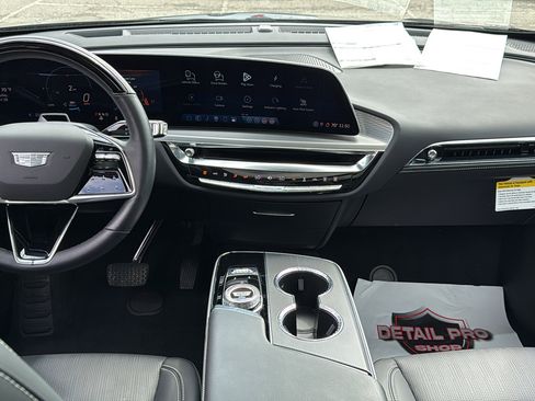 Certified 2025 Cadillac Lyriq Luxury w/ LPO, Floor Liner Package AWD/4WD image 9