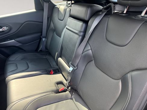 Used 2019 Jeep Cherokee Limited AWD/4WD image 13
