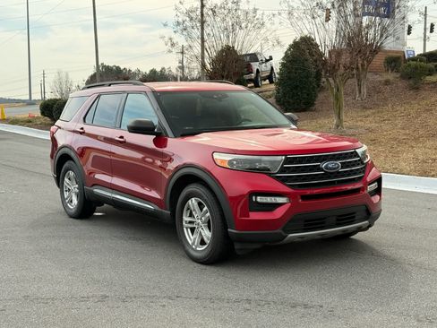 Used 2020 Ford Explorer XLT w/ Equipment Group 202A image 8